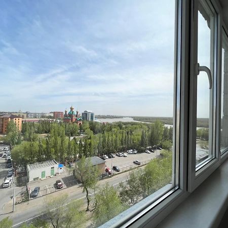 Luxury Apartments Pavlodar Bagian luar foto