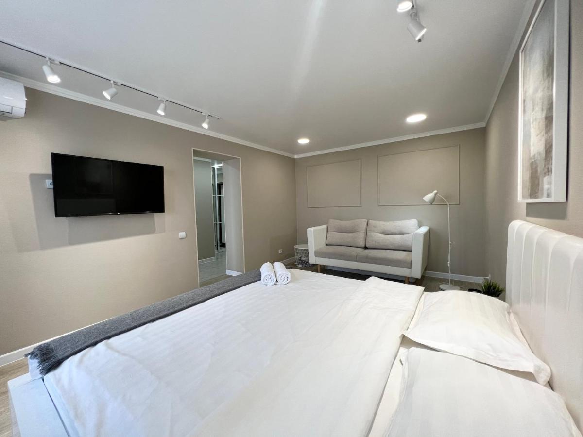 Luxury Apartments Pavlodar Bagian luar foto